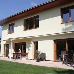 Lovely Apartment, Garden, Parking, Wifi, Netflix , Prag Tschechische Republik